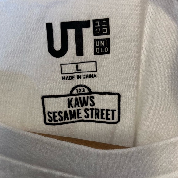 KAWS x Uniqlo White T-Shirt - Picture 3 of 7